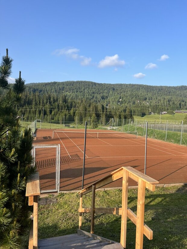 Blick auf den Tennisplatz